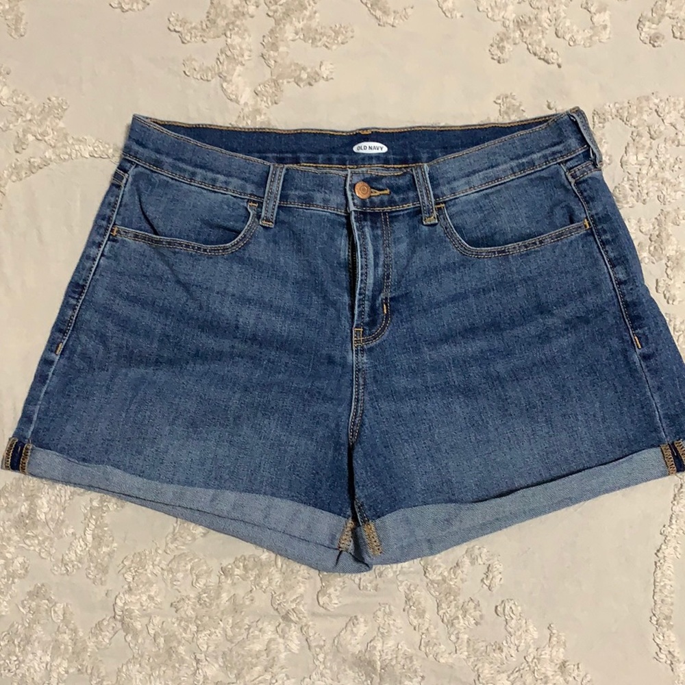 - NWOT Women’s Old Navy Mid Rise Shorts